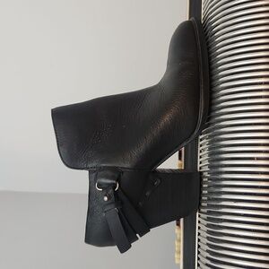 GORGEOUS DOLCE VITA BLACK LEATHER SLIP ON HEELED BOOTIES SZ 7.5
